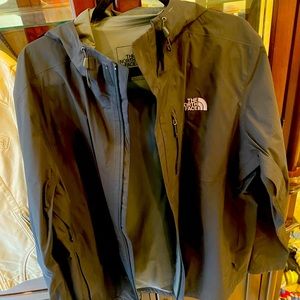 Men black north face rain/wind jacket large